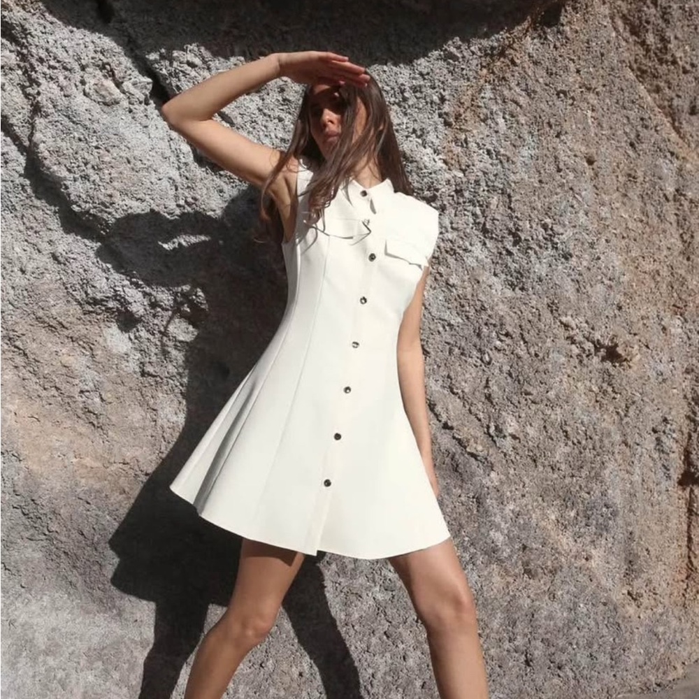 Elegant White Sleeveless Dress